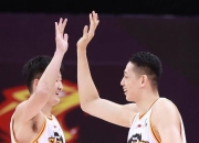 九游娱乐-包含高速进攻点燃赛场，球队摘得CBA冠军桂冠，赢得赞誉的词条