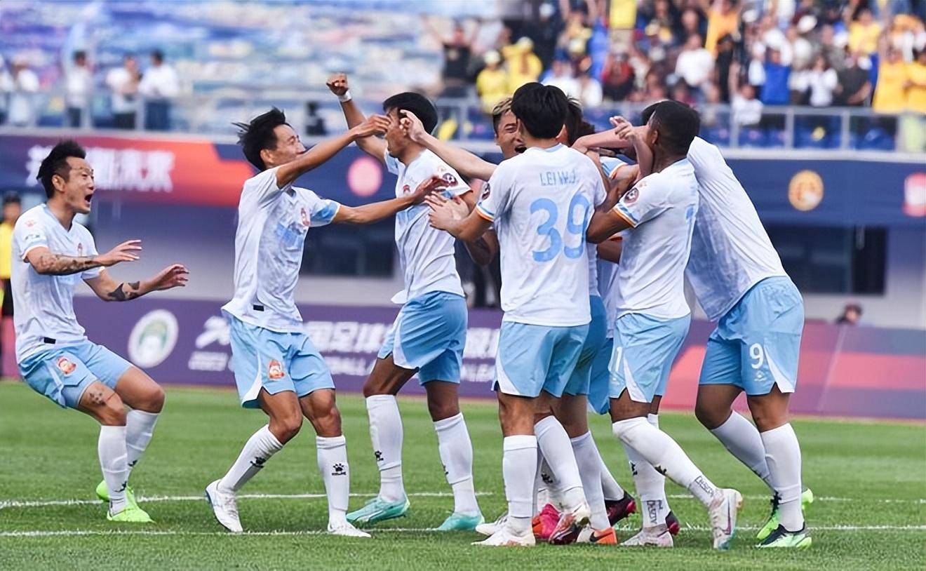 关于关键比赛时刻，球队士气高涨表现出色的信息