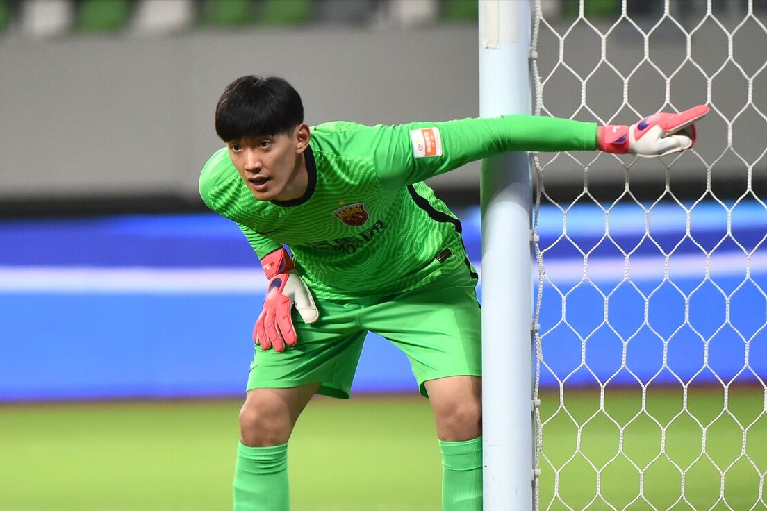 包含精湛技术使球队门将功不可没，稳健守门护住球门的词条