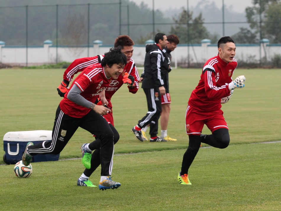 包含挪威篮球职业联赛办成年度巡回，各地举办激烈对抗的词条