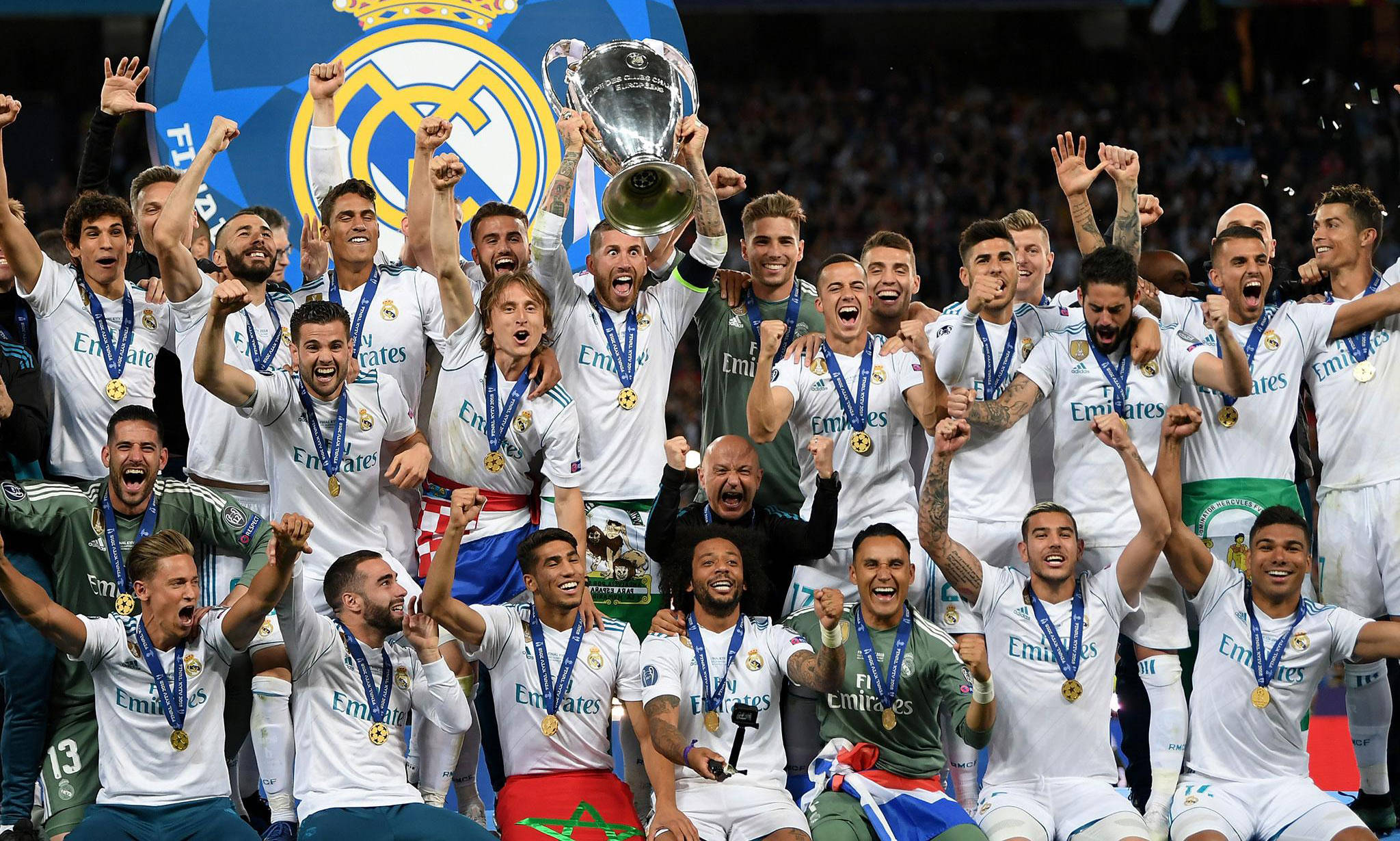 包含瓦伦西亚客场战胜皇家马德里，取得西甲连胜的词条