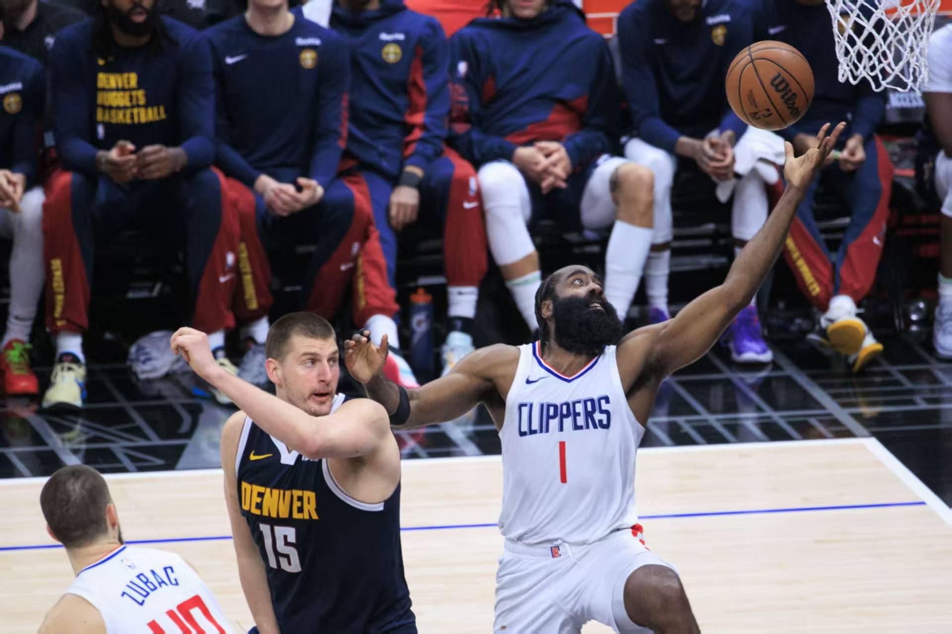 快船全场压制对手，西部前四位置再上升的简单介绍