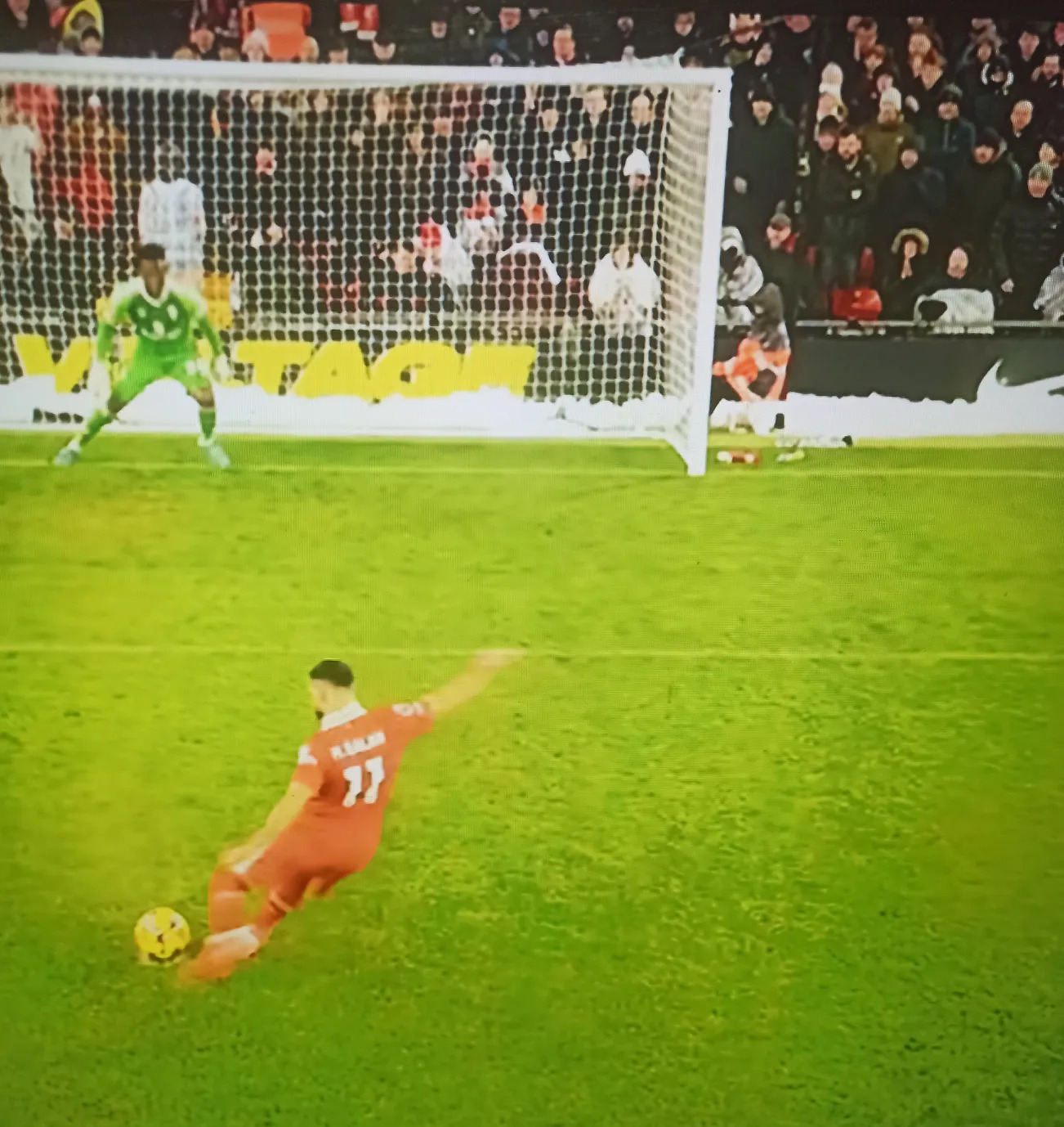 对手犯错频频！球队抓住机会实现逆转！