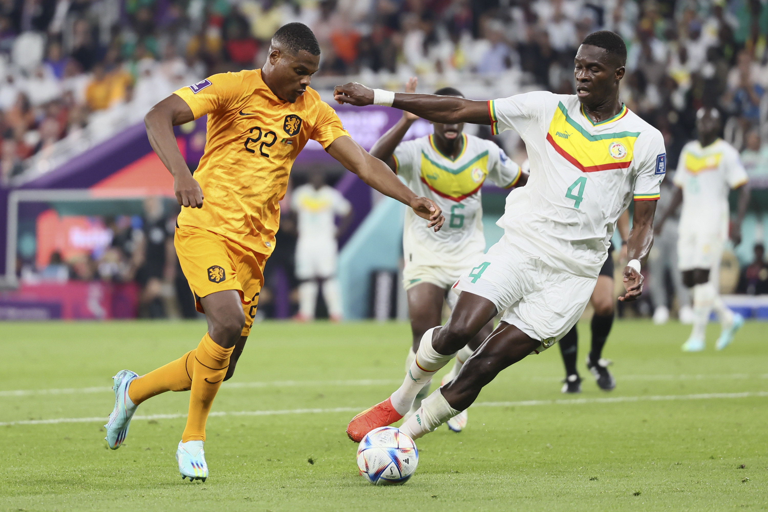 荷兰队在足球赛中展现出强大实力