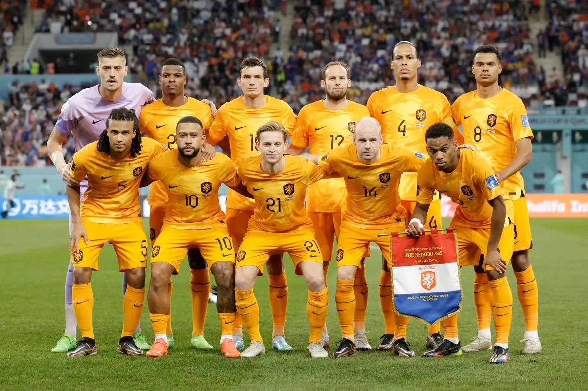 荷兰队在足球赛中展现出强大实力