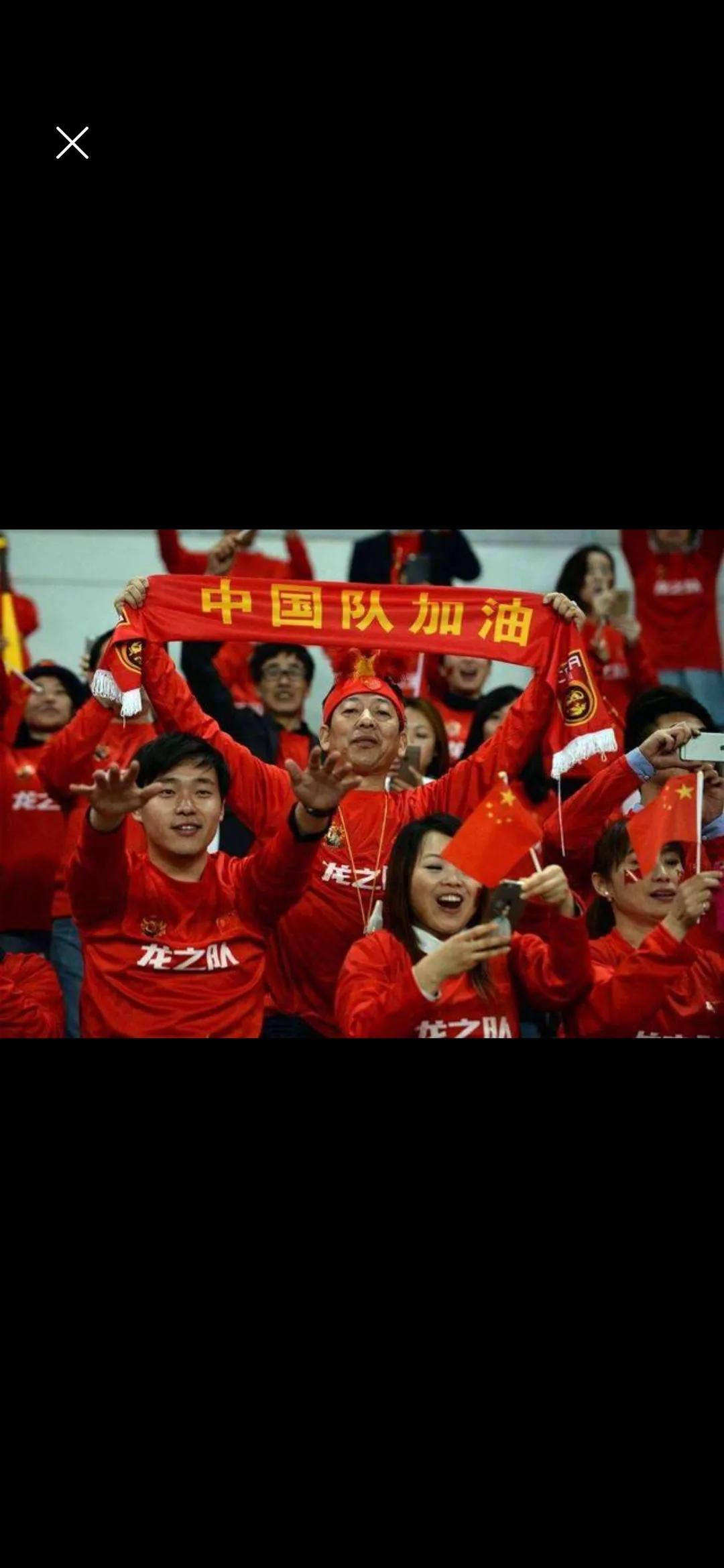 关于队员们在训练场上拼尽全力，努力冲刺取得胜利的信息