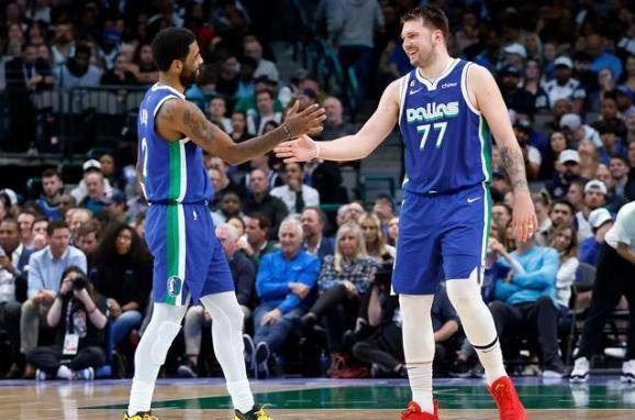 爵士全队出色发挥，完胜对手继续豪取战绩的简单介绍