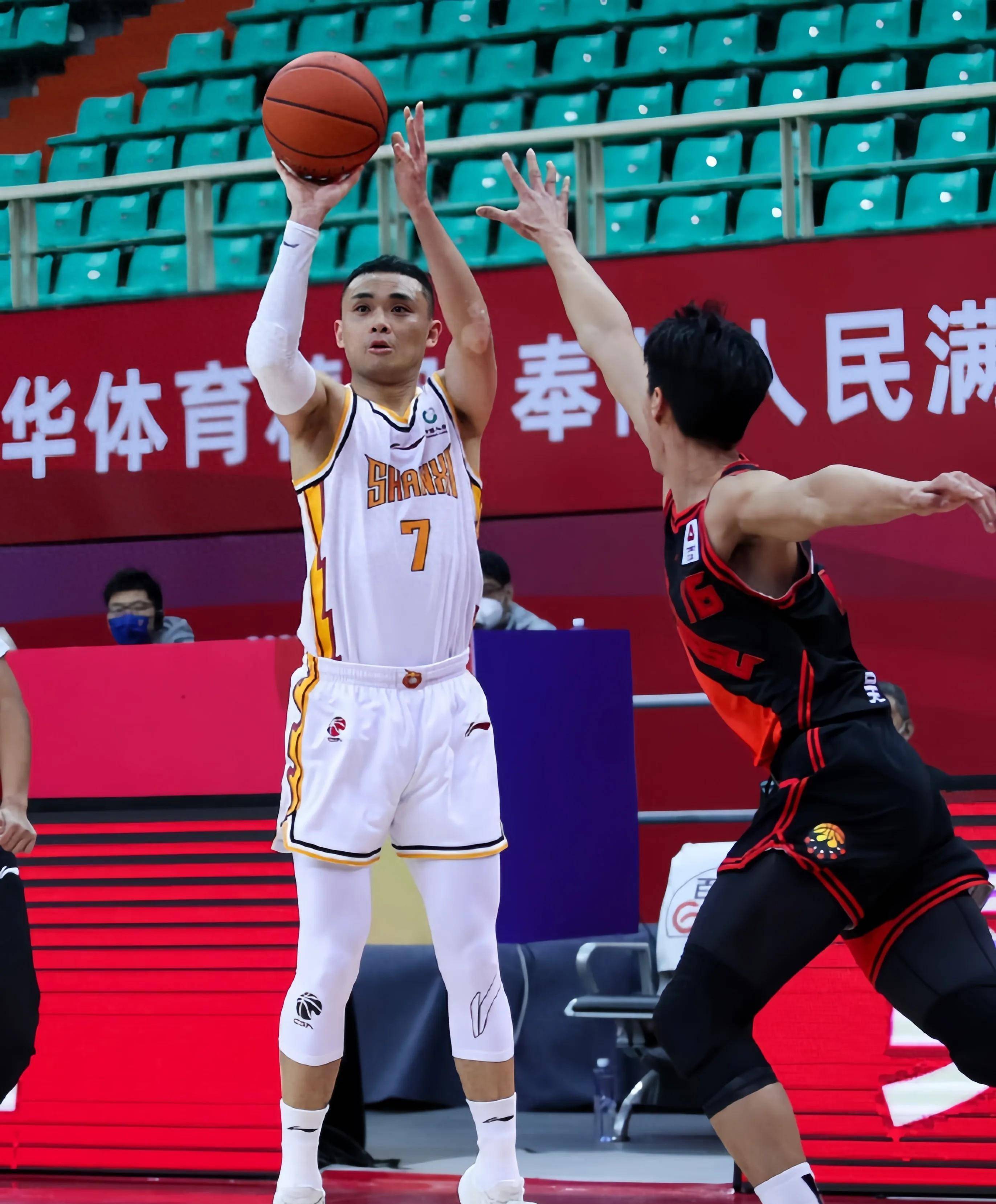 精华篮球赛事的最新动态报道