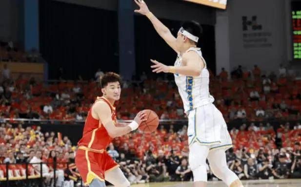 老鹰队核心状态回勇，助球队全面发展的简单介绍