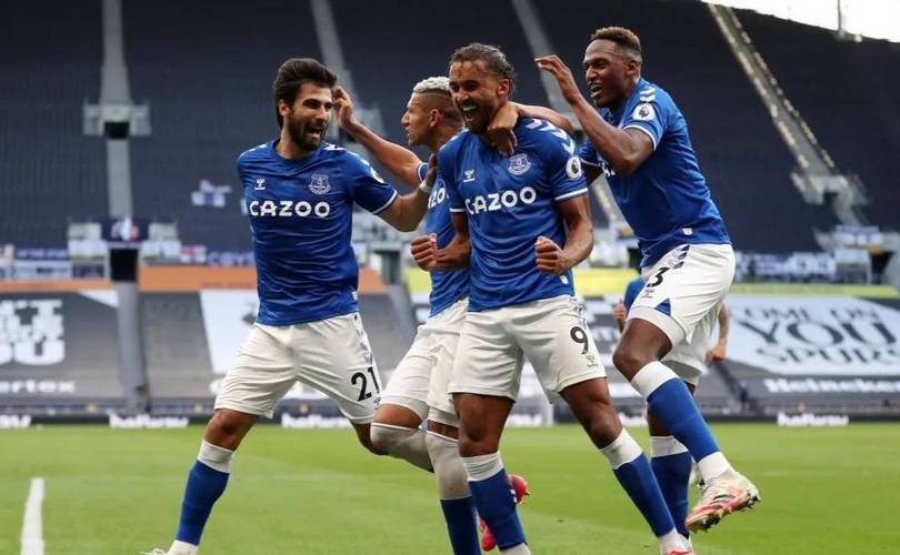 狼队客场击败雷丁，追赶英冠领头羊的简单介绍