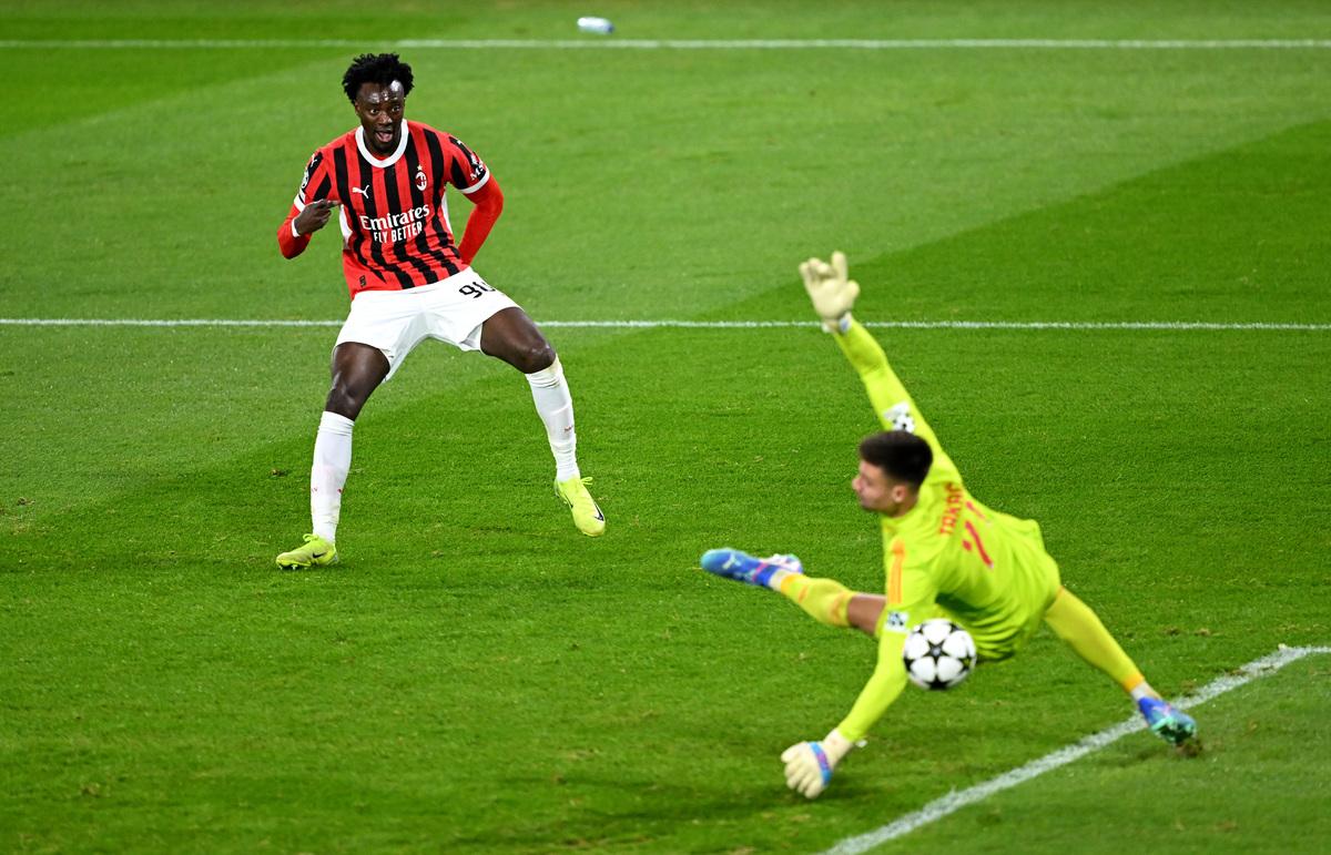 包含足球场上球员纪律态度成关键，行业道德观念备受强调的词条