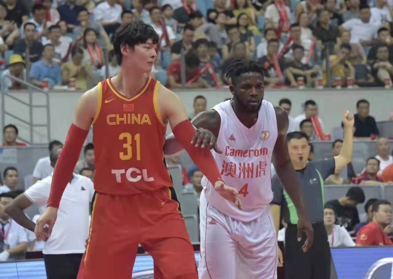 喀麦隆队在逆境中崭露头角，成功晋级