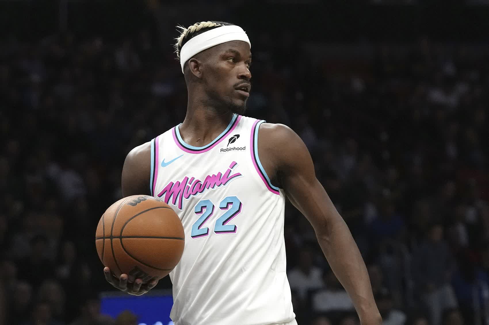 热火击败人，巴特勒再次挺身而出