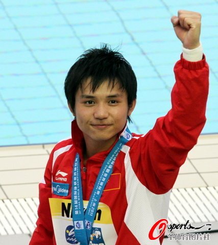 奥地利男子游泳选手力压群雄，问鼎金牌