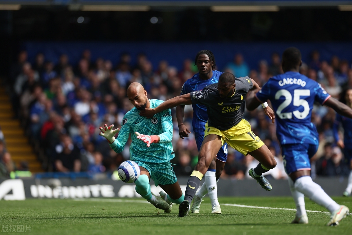 切尔西主场大胜，顶住冲击领跑者的压力