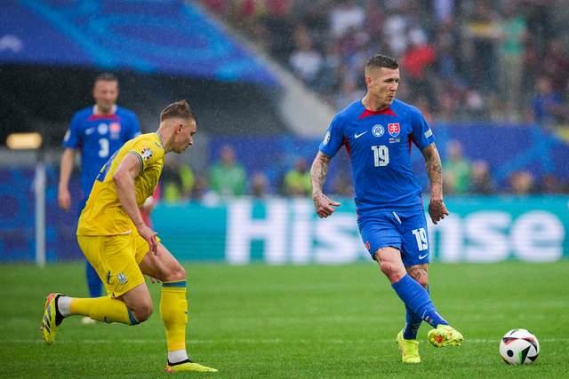 欧洲杯预选赛：球队主帅积极备战，战术取胜关键