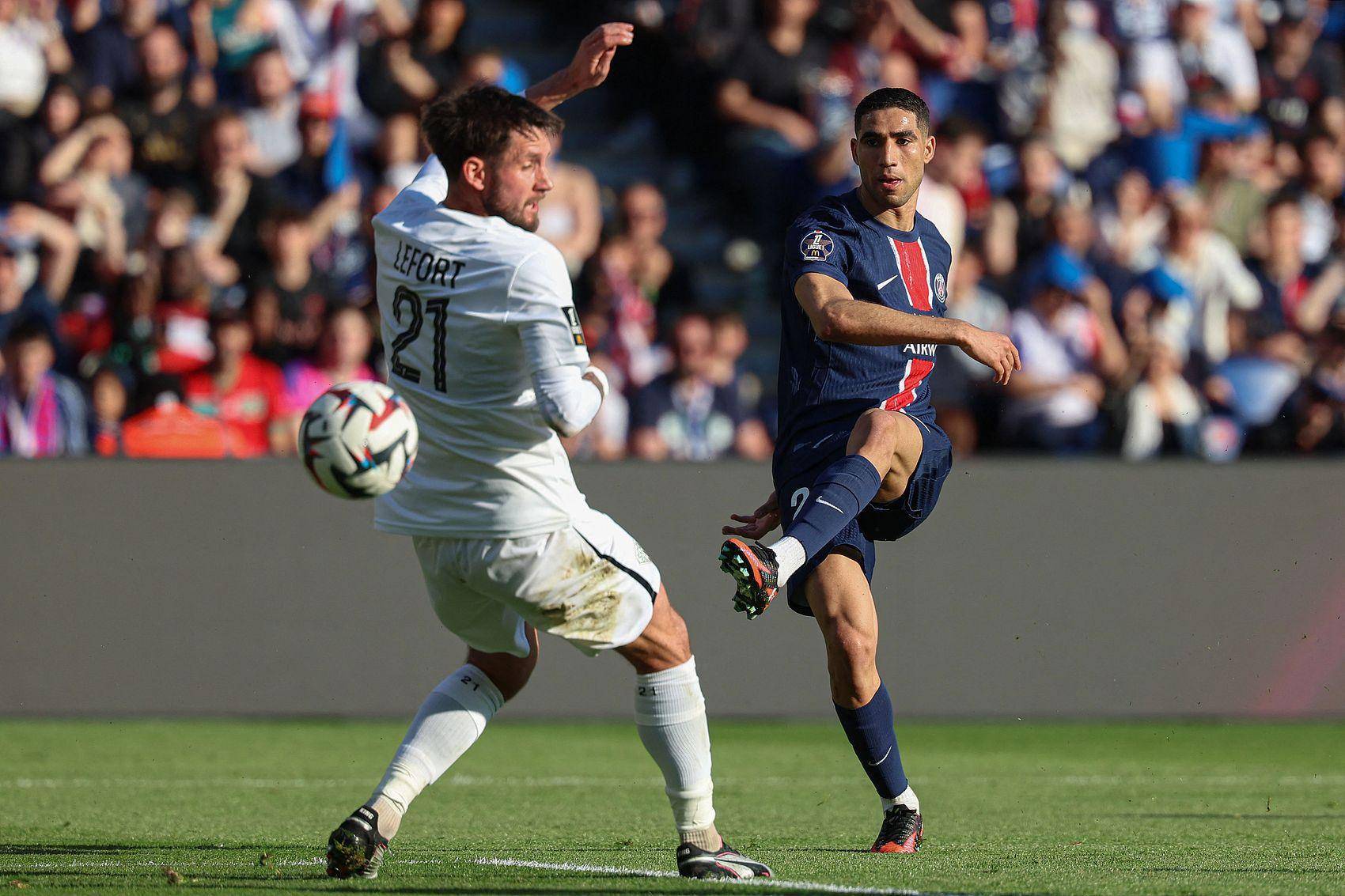 包含巴黎圣日耳曼夺魁，稳定领先的词条