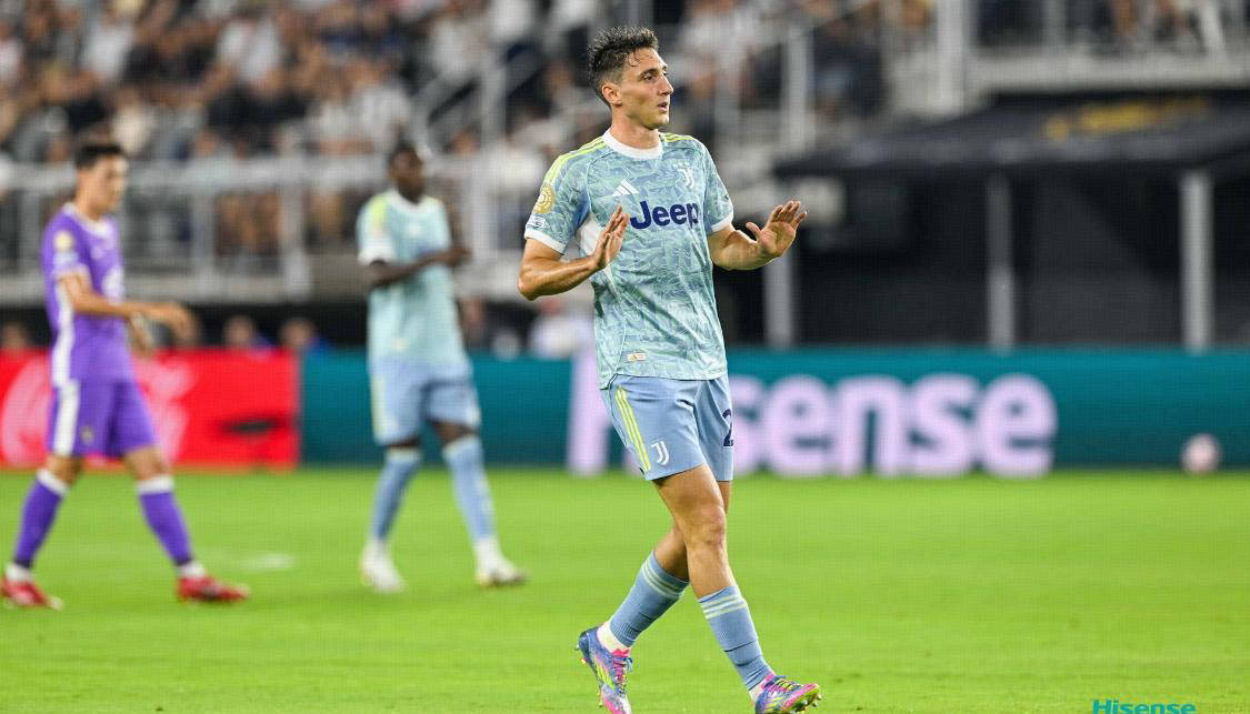 包含尤文图斯主场完胜，稳步晋级淘汰赛的词条