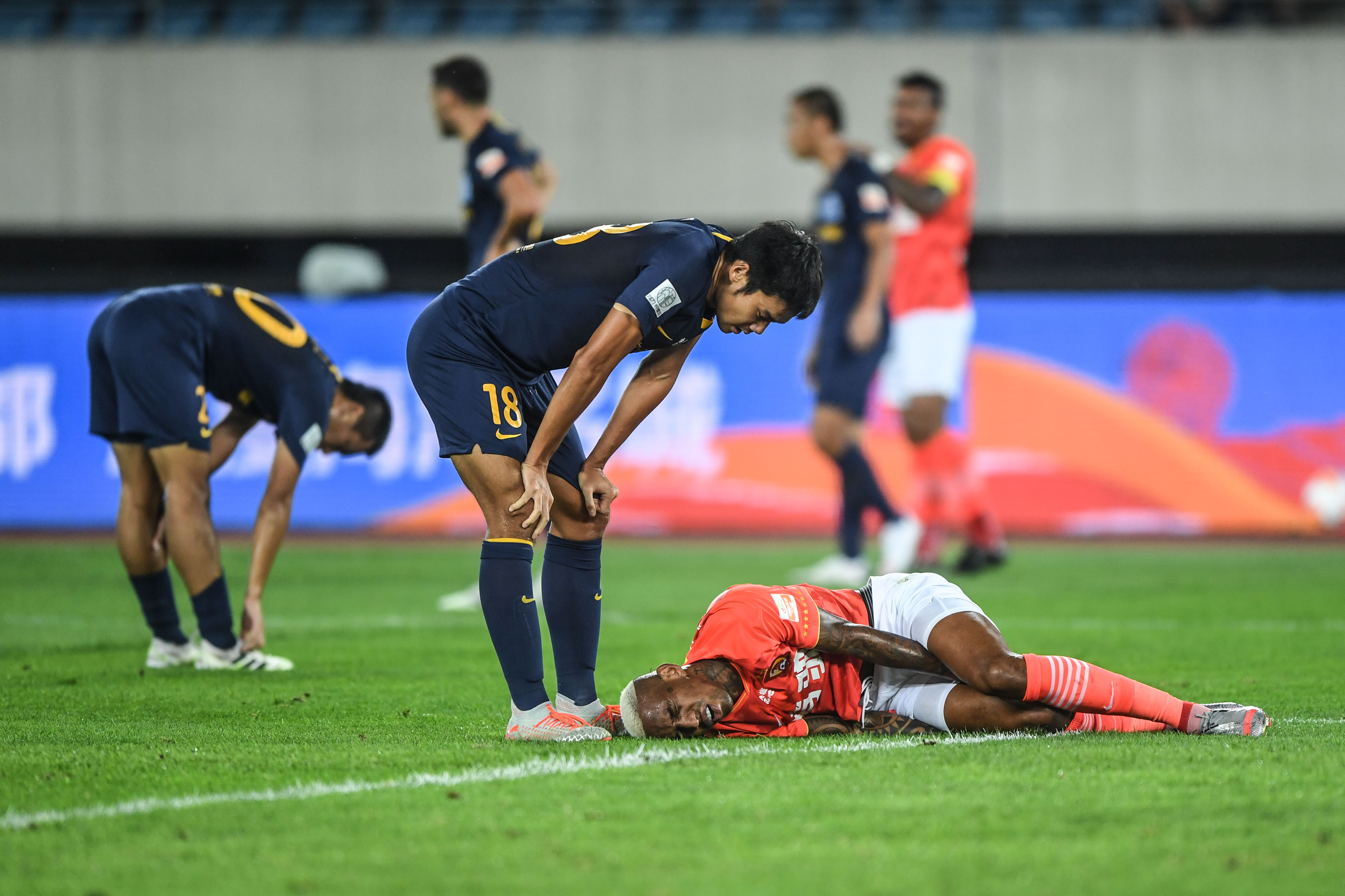 关于广州恒大淘宝队客场惨败，连续三场不胜的信息