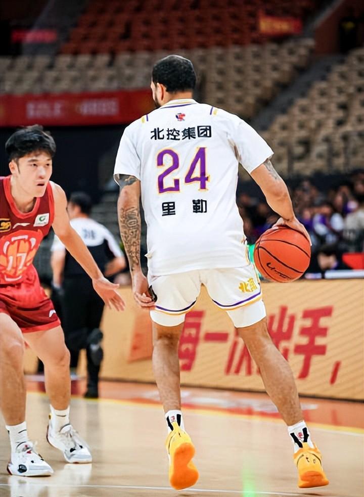 北控队主场豪取胜利，球员信心十足