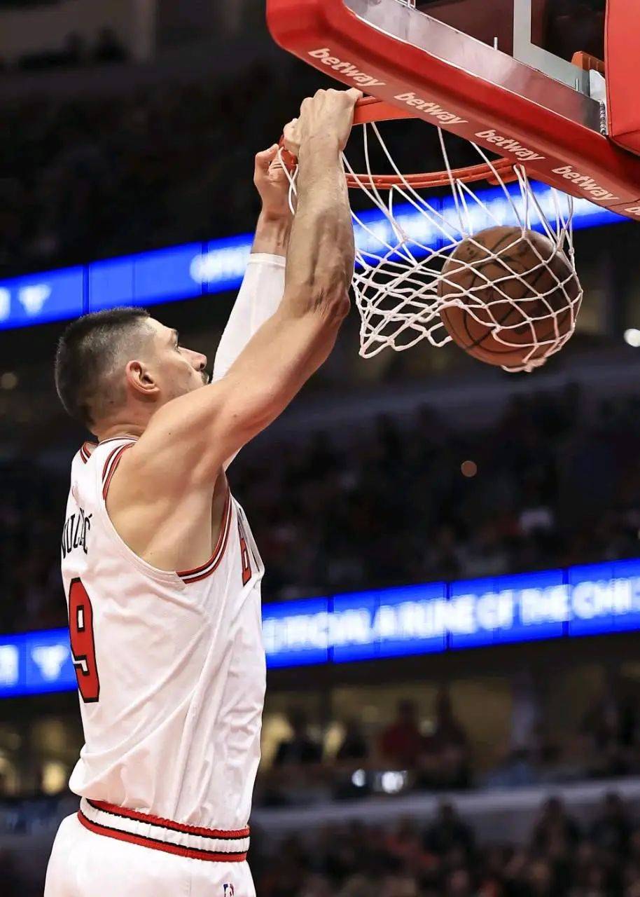 意大利篮球运动员在赛场上大放异彩