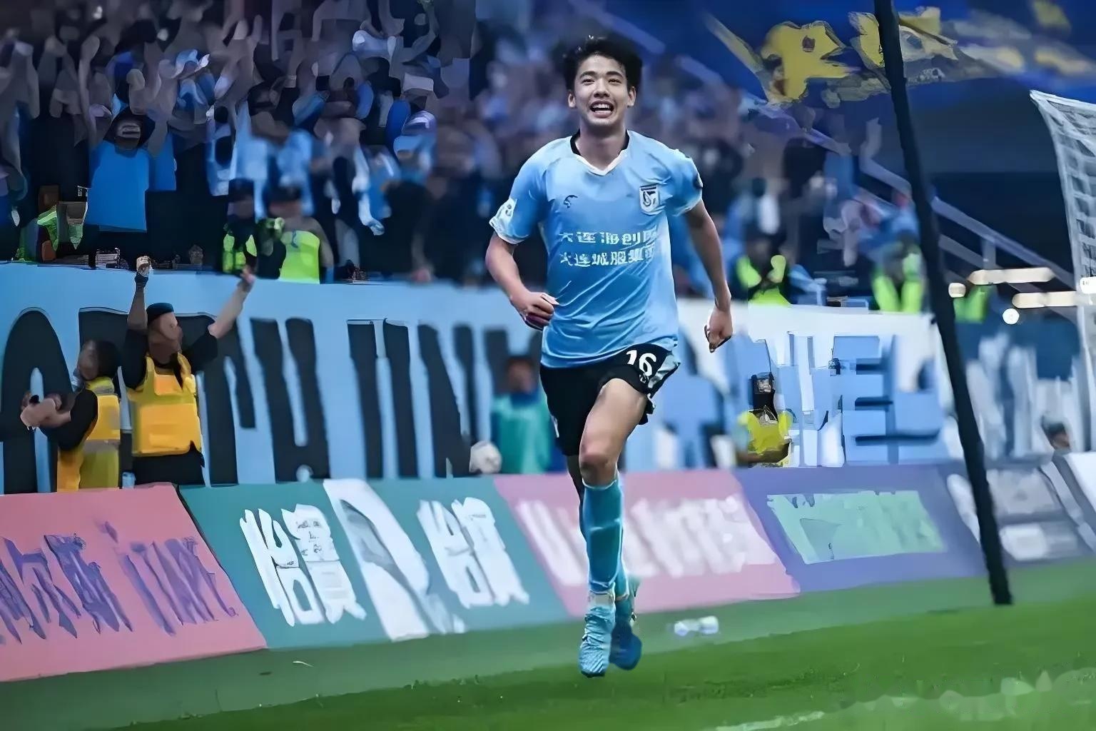 中超球员受外界关注喜欢玩滑板