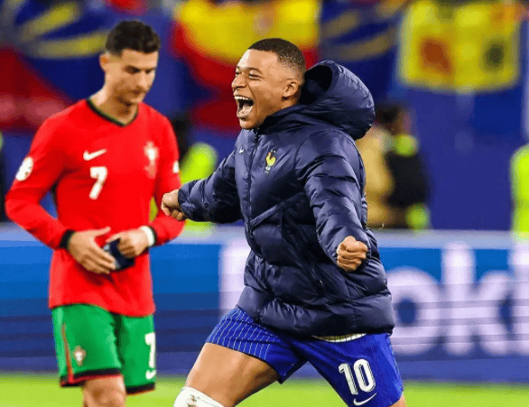 法国队名列前茅，寻求夺得冠军机会的简单介绍