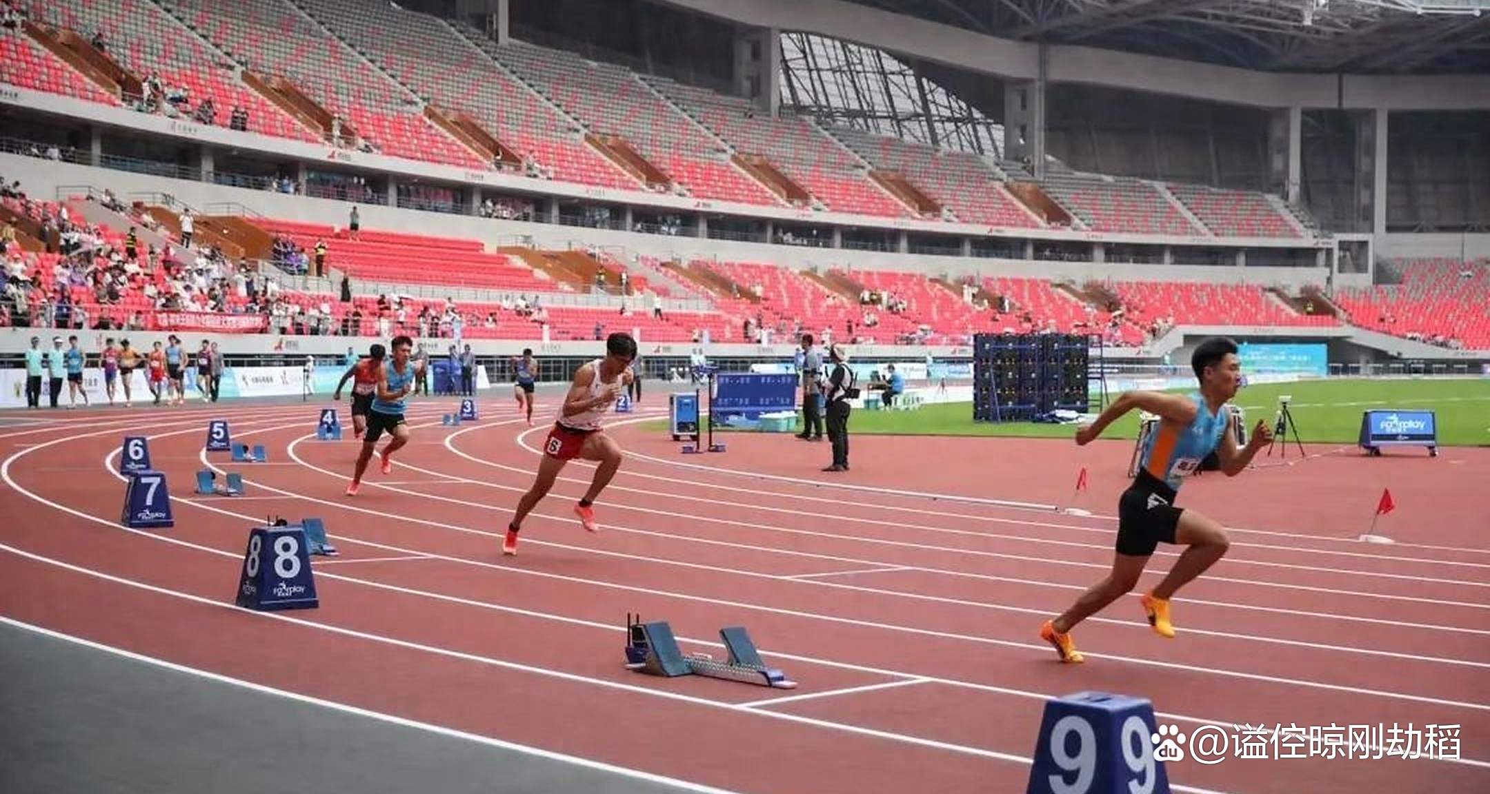 田径比赛掀起热潮，选手表现亮眼