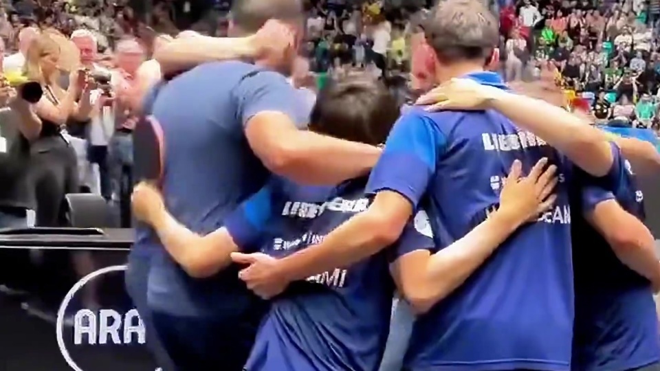 赛场上的精彩瞬间，引发全场热烈掌声！