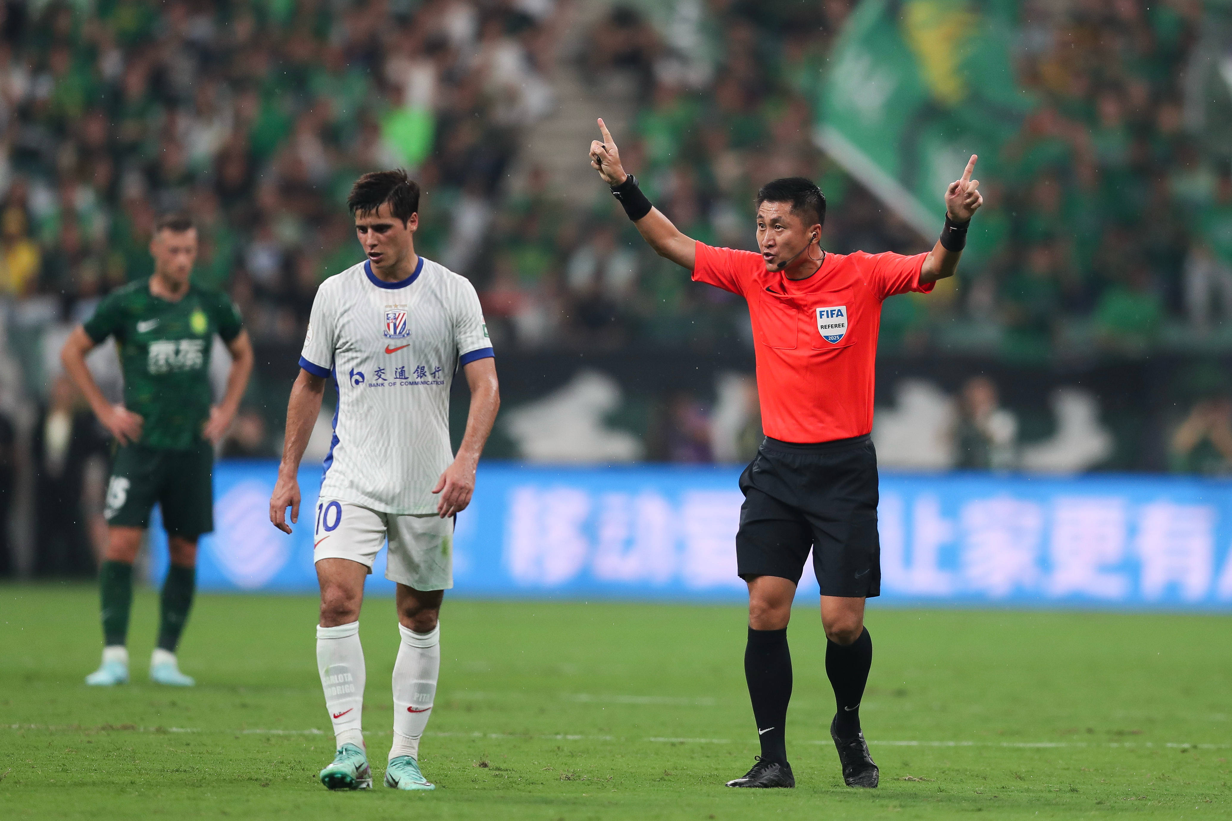 申花不敌国安，遭遇连败引发球迷质疑的简单介绍