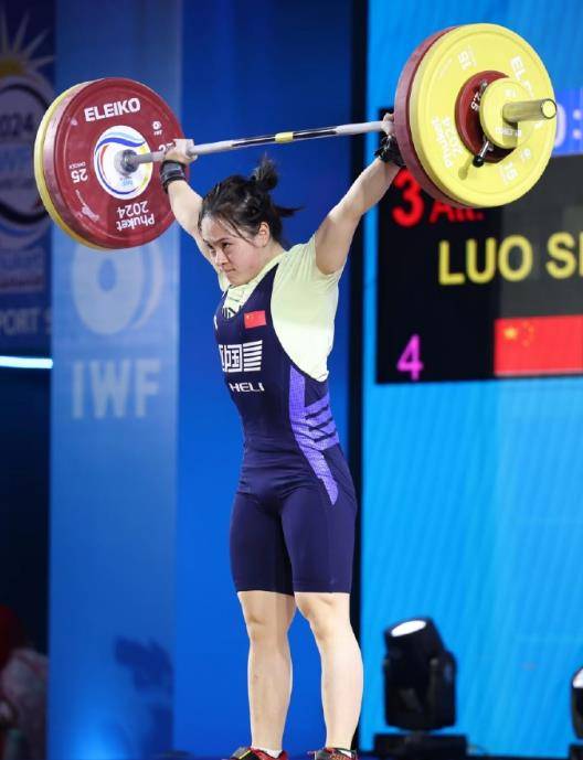 举重项目：选手豪取一金震惊全场