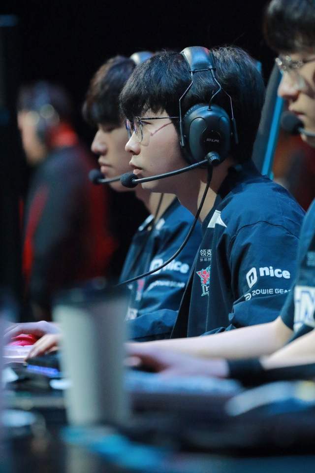 TSM碾压SHR，JackeyLove打出惊人五杀激烈交锋小组赛，让粉丝疯狂欢呼的简单介绍