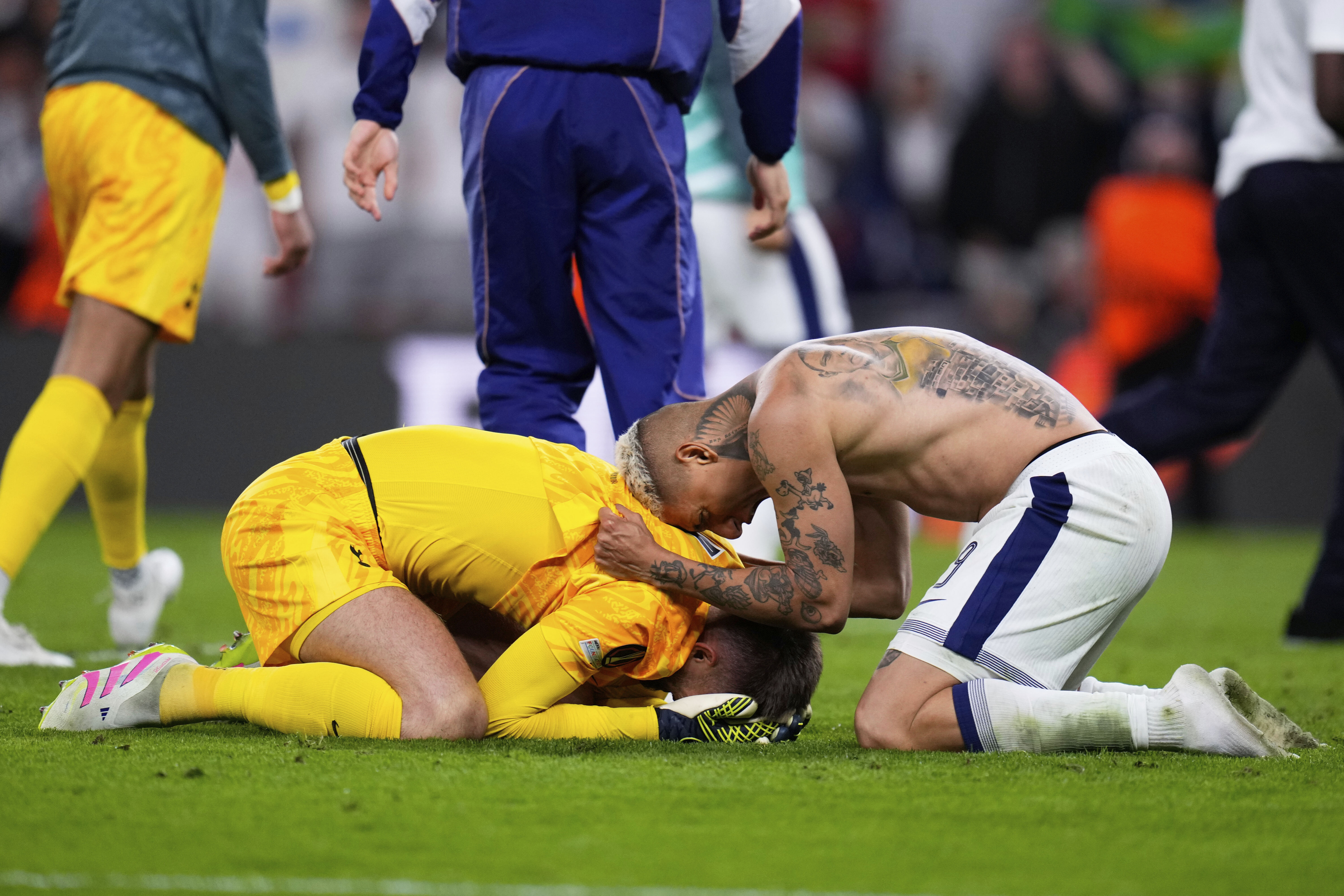 夺冠之路！足球比赛火爆进行