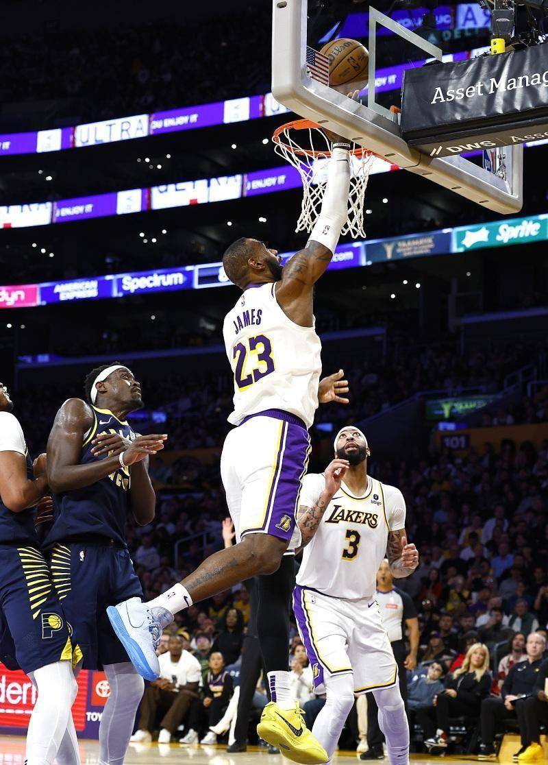 爵士遭湖人逆转，米切尔命中致胜三分球