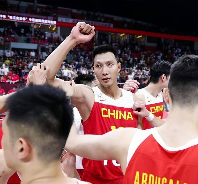 猛龙力克福建队，易建联高光表现的简单介绍